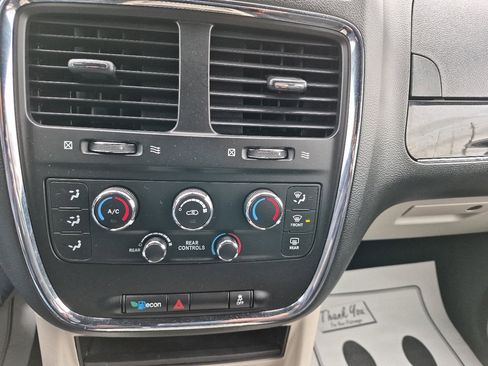 Used 2019 Dodge Grand Caravan SXT image 21