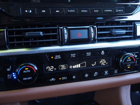 Used 2025 Nissan Pathfinder Platinum FWD image 30