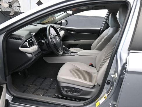 Used 2022 Toyota Camry SE image 11
