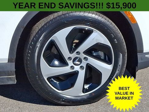 Used 2023 VinFast VF 8 Eco image 9