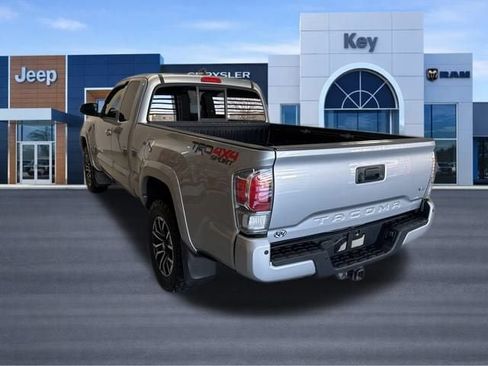 Used 2020 Toyota Tacoma TRD Sport image 3