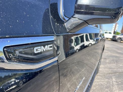 Used 2023 GMC Yukon XL SLT AWD/4WD image 11