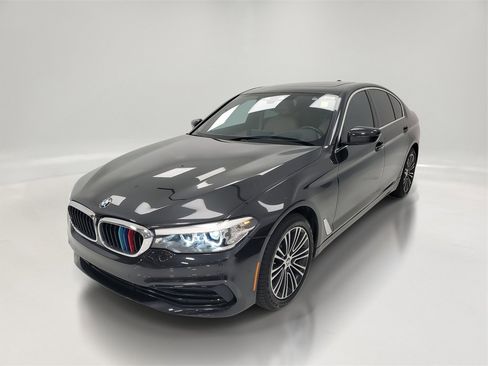 Used 2020 BMW 530i xDrive w/ Premium Package image 3