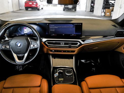 Used 2023 BMW i4 eDrive35 w/ Premium Package RWD image 14