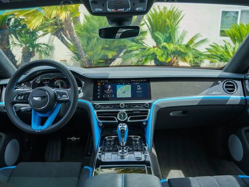 Used 2025 Bentley Flying Spur Plug-In Hybrid AWD/4WD image 4