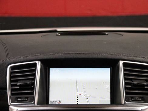 Used 2016 Mercedes-Benz GL 450 4MATIC w/ Premium I Package image 61