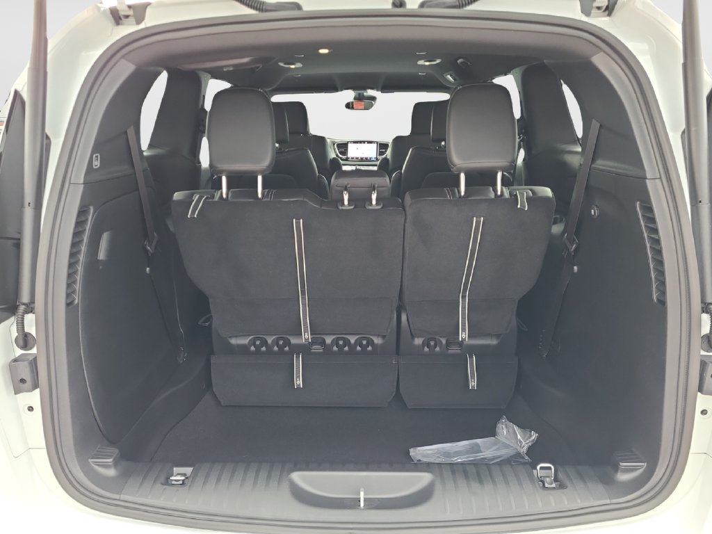 New 2027 Chrysler Pacifica Select FWD image 9