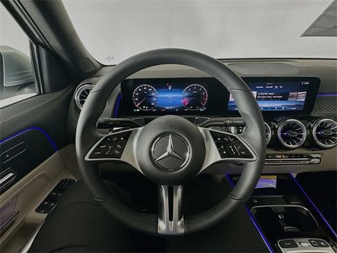 Certified 2025 Mercedes-Benz GLB 250 image 11