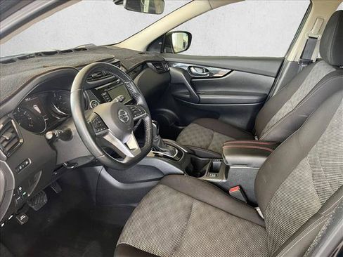 Used 2021 Nissan Rogue Sport SV FWD image 9