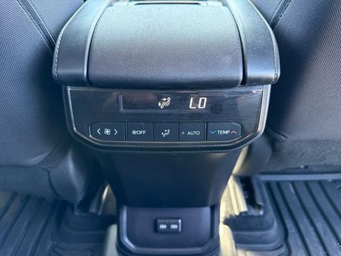 Used 2024 Toyota Highlander LE AWD/4WD image 21