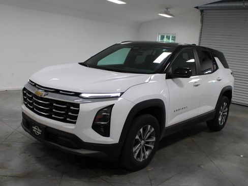Used 2025 Chevrolet Equinox LT FWD image 4