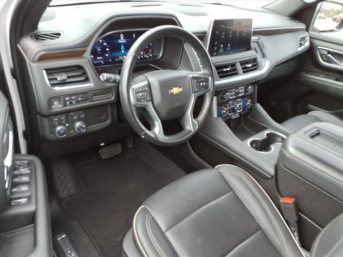 Used 2023 Chevrolet Suburban Premier image 15