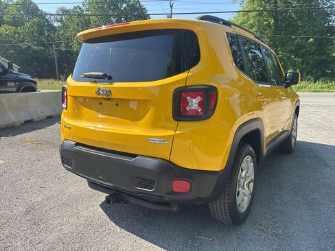Used 2016 Jeep Renegade Latitude AWD/4WD image 13