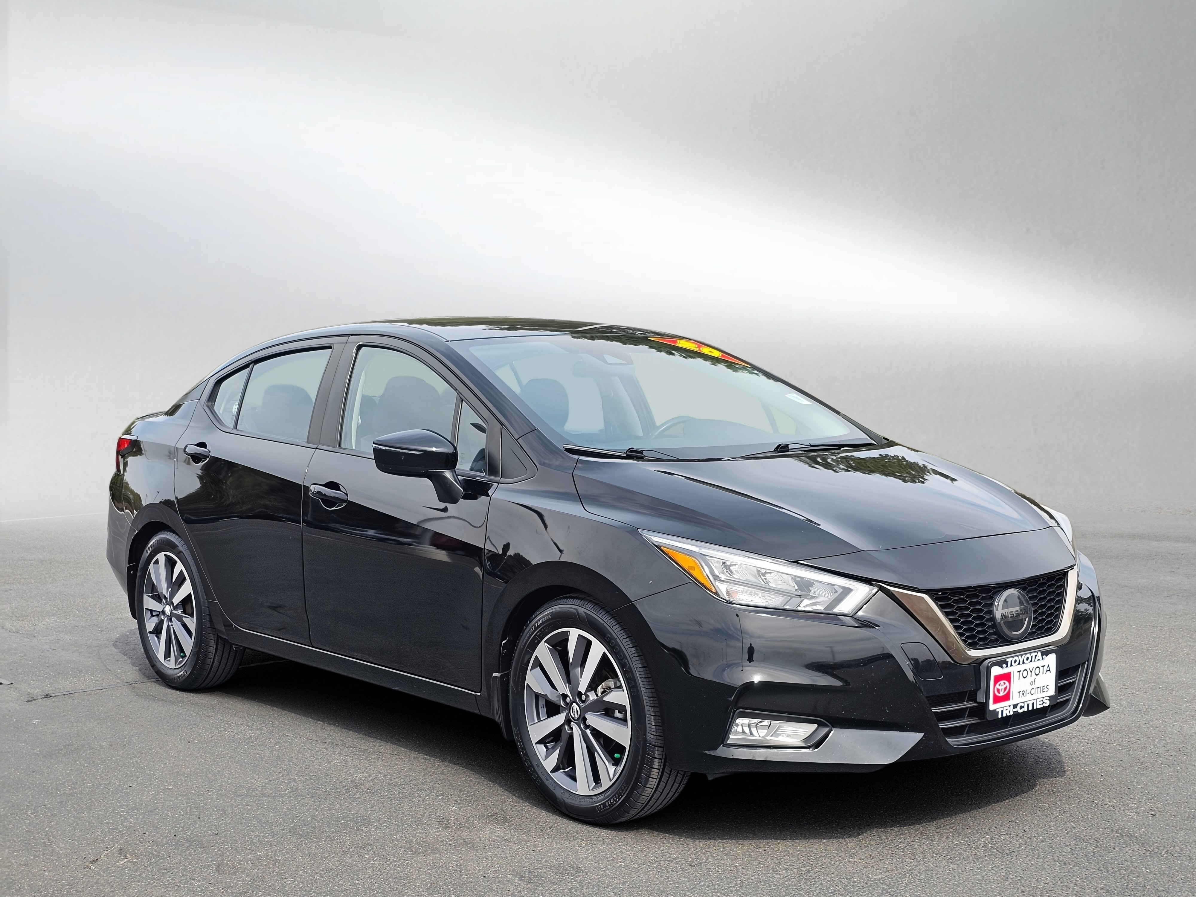 Used 2020 Nissan Versa SR FWD image 7