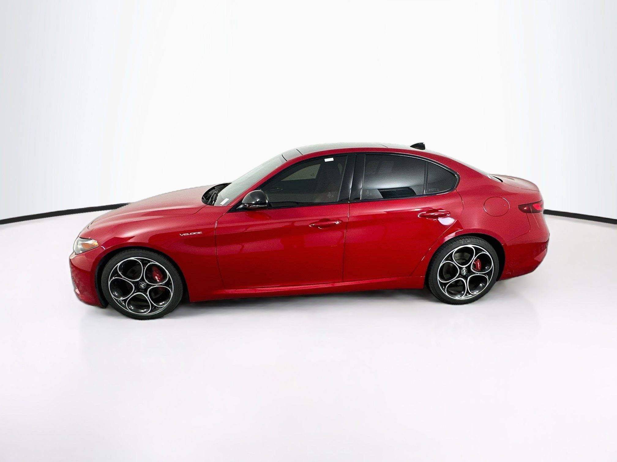 Used 2023 Alfa Romeo Giulia Veloce RWD image 4
