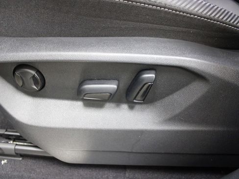 Used 2024 Volkswagen Atlas Cross Sport SE image 14