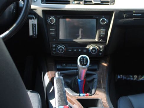 Used 2009 BMW 328i xDrive Sedan image 12