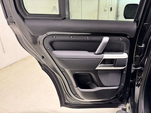 Used 2023 Land Rover Defender 110 X-Dynamic SE image 29