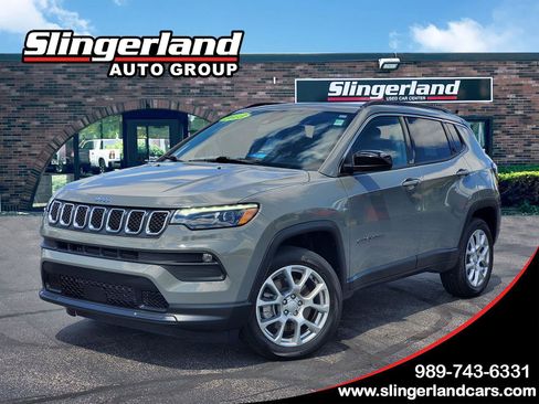 Used 2023 Jeep Compass Latitude w/ Sun and Sound Group AWD/4WD image 1