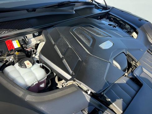 Used 2020 Porsche Cayenne image 34