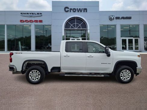 Used 2024 Chevrolet Silverado 3500 LT image 7