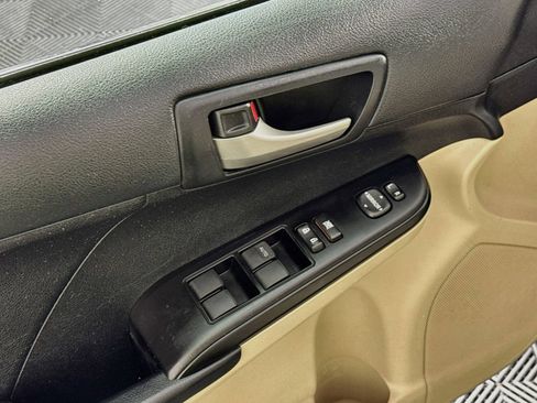 Used 2012 Toyota Camry LE FWD image 13