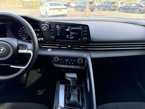 Used 2023 Hyundai Elantra SEL image 24