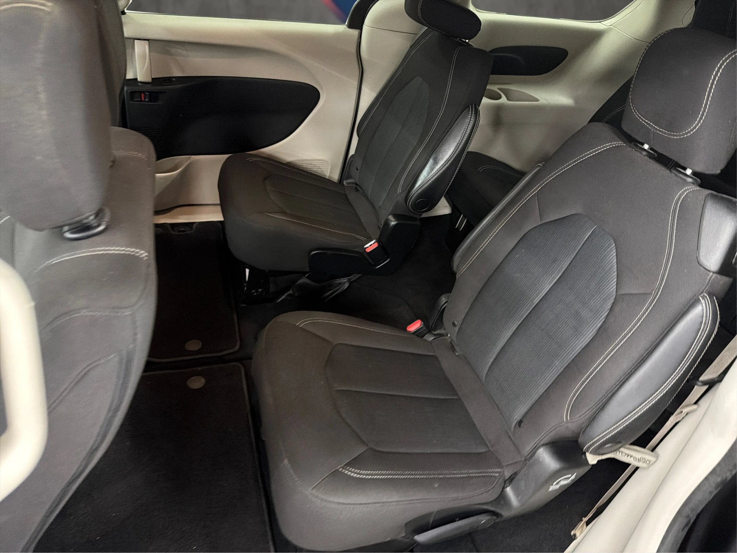 Used 2023 Chrysler Voyager LX FWD image 27