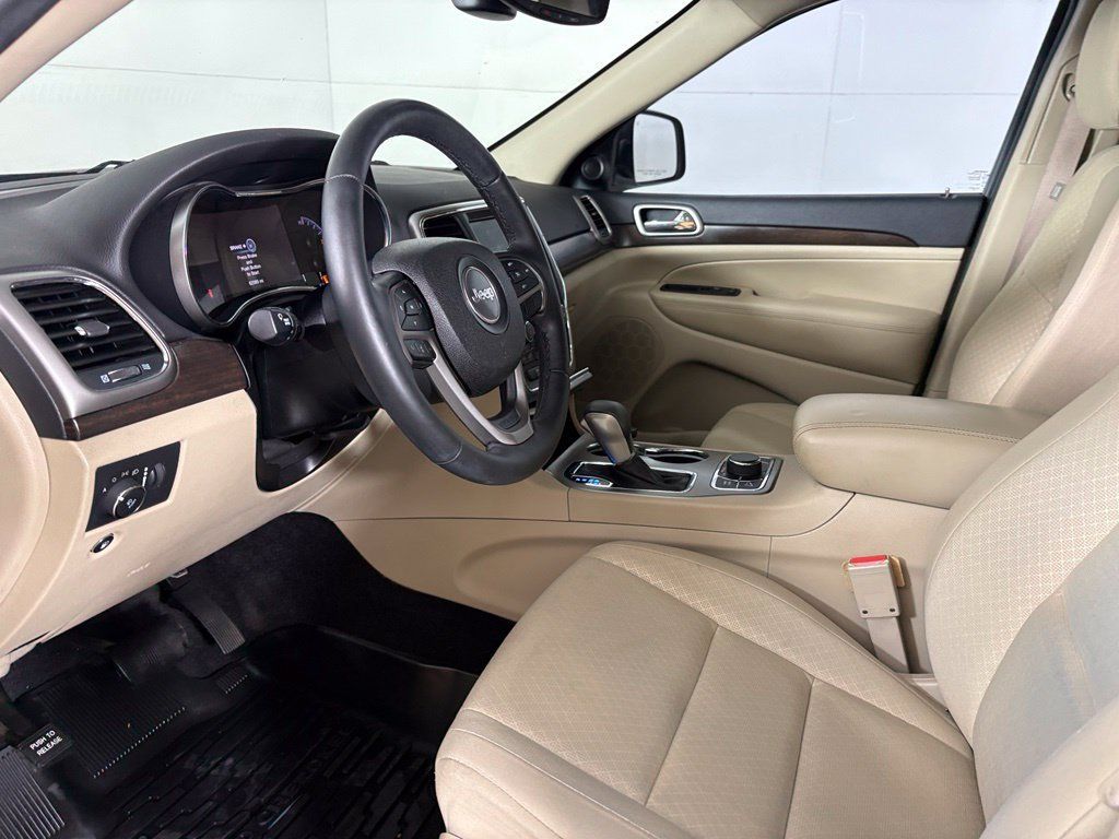 Used 2018 Jeep Grand Cherokee Laredo AWD/4WD image 22