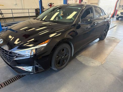Used 2023 Hyundai Elantra SEL FWD image 4