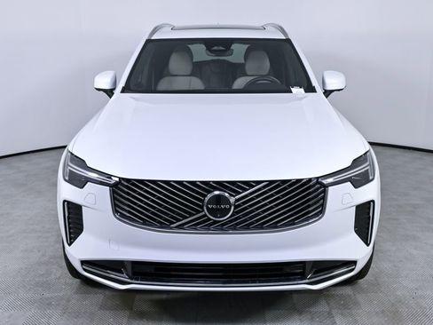 Certified 2025 Volvo XC90 B6 Plus image 33