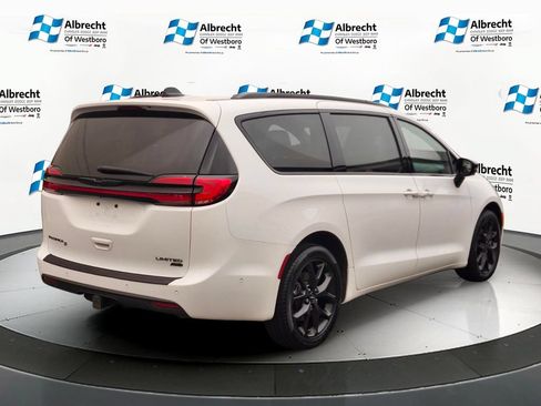 Used 2023 Chrysler Pacifica Limited w/ Uconnect Theater Family Group AWD/4WD image 5