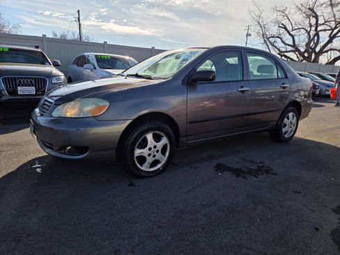 Used 2005 Toyota Corolla CE image 1