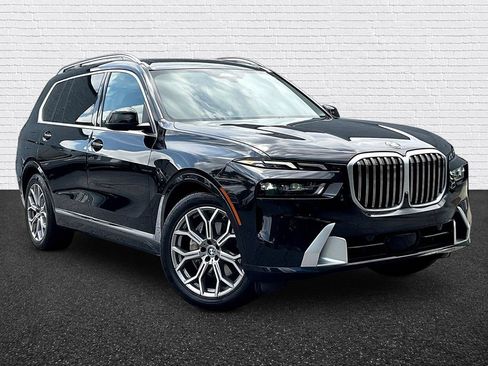 Used 2024 BMW X7 xDrive40i w/ Premium Package AWD/4WD image 3