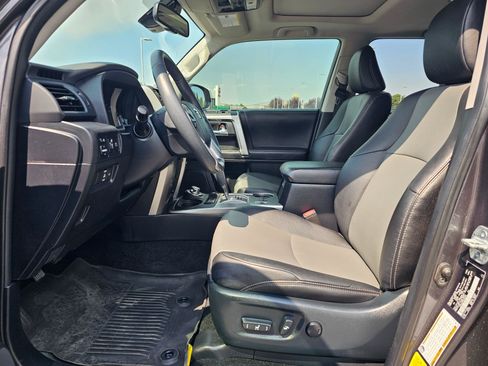 Used 2022 Toyota 4Runner SR5 Premium w/ Moonroof Package AWD/4WD image 19
