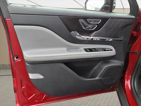 Used 2020 Lincoln Corsair AWD w/ Equipment Group 101A image 23