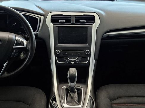 Used 2016 Ford Fusion SE FWD image 9