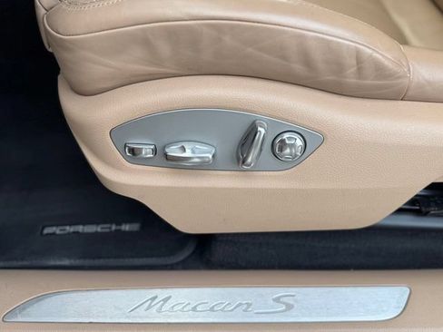 Certified 2022 Porsche Macan S AWD/4WD image 16