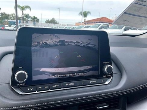 Used 2025 Nissan Rogue SV image 20