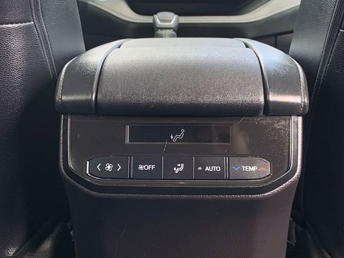 Used 2024 Toyota Highlander XLE image 33