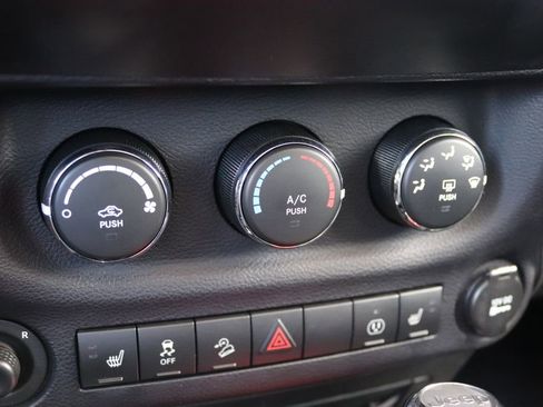 Used 2016 Jeep Wrangler Unlimited Sahara w/ Dual Top Group AWD/4WD image 25