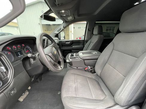 Used 2020 Chevrolet Silverado 2500 Custom w/ Custom Value Package image 3