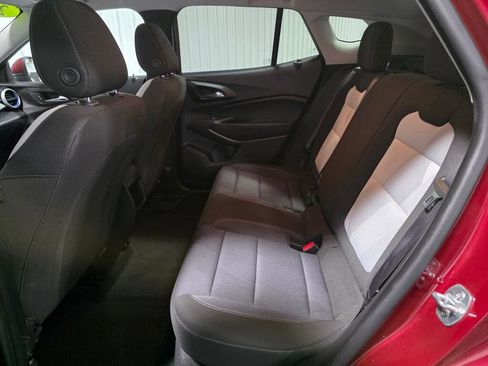 Used 2025 Chevrolet Trax LS w/ LS Convenience Package FWD image 10