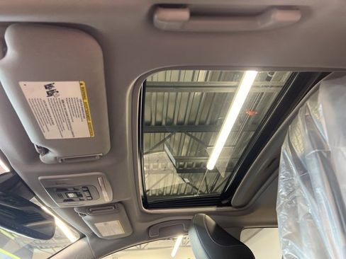 Used 2021 Toyota Camry SE w/ Cold Weather Package image 27