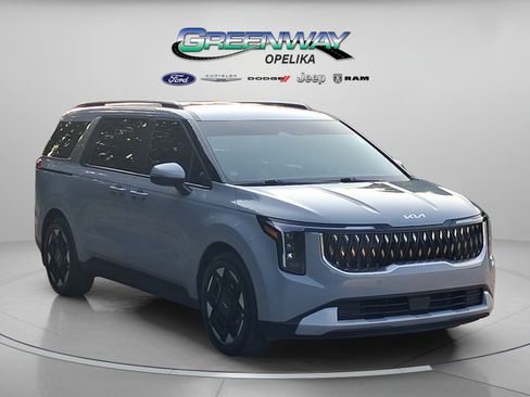 Used 2025 Kia Carnival EX FWD image 1