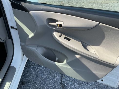 Used 2012 Toyota Corolla LE image 25