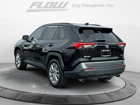 Used 2021 Toyota RAV4 XLE Premium image 5