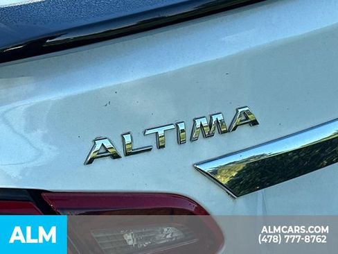 Used 2017 Nissan Altima 2.5 SR w/ Midnight Edition Package FWD image 9