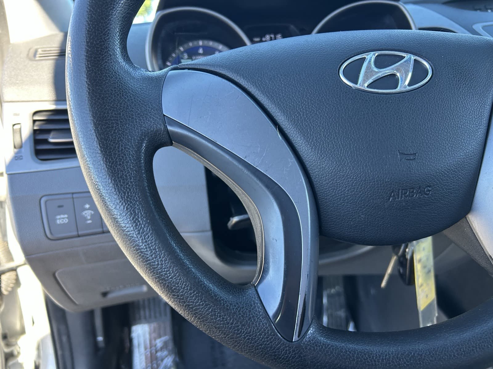 Used 2015 Hyundai Elantra SE FWD image 27
