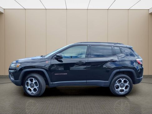 Used 2022 Jeep Compass Trailhawk w/ Trailhawk Convenience Group AWD/4WD image 11